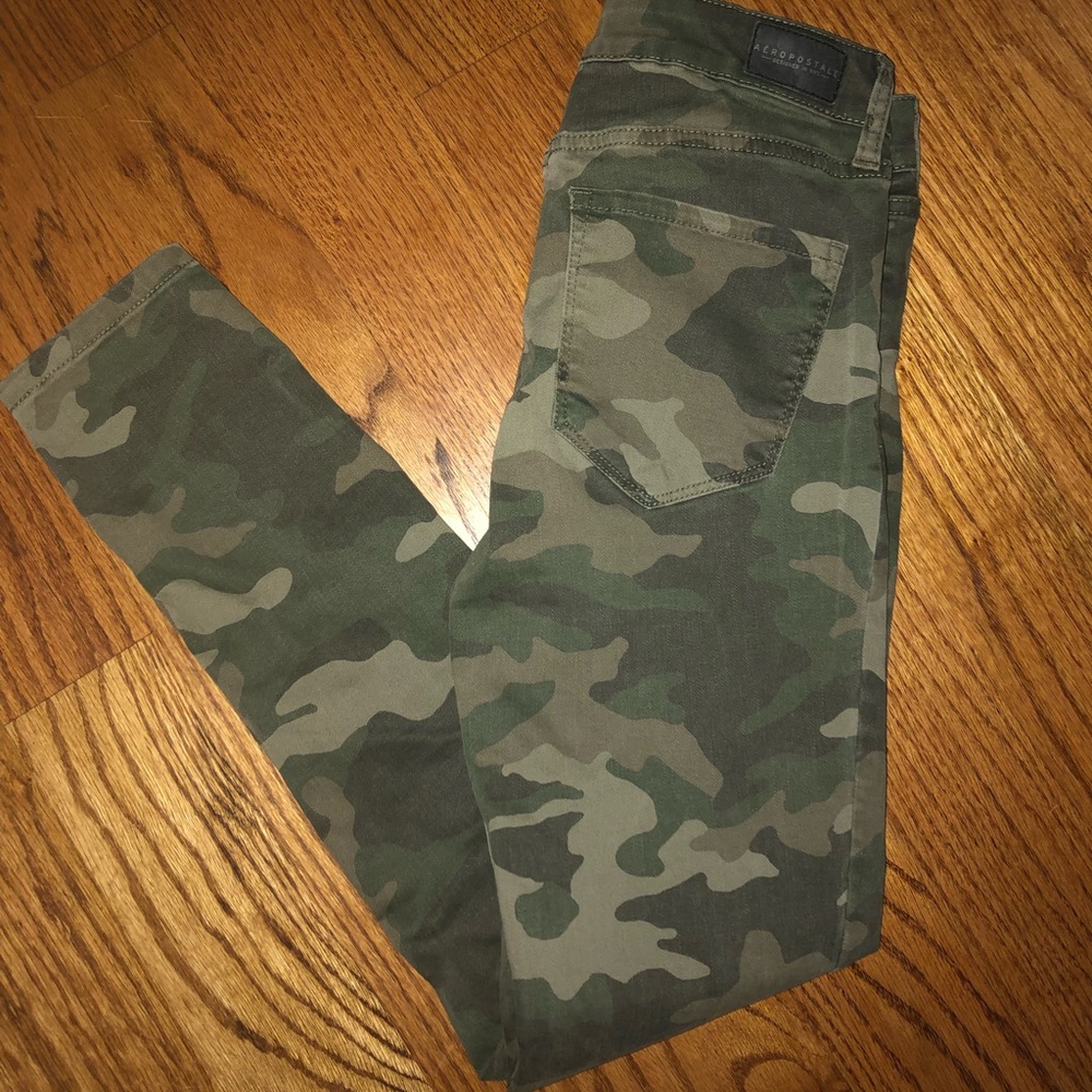 Women’s Aeropostale Camo Jeans